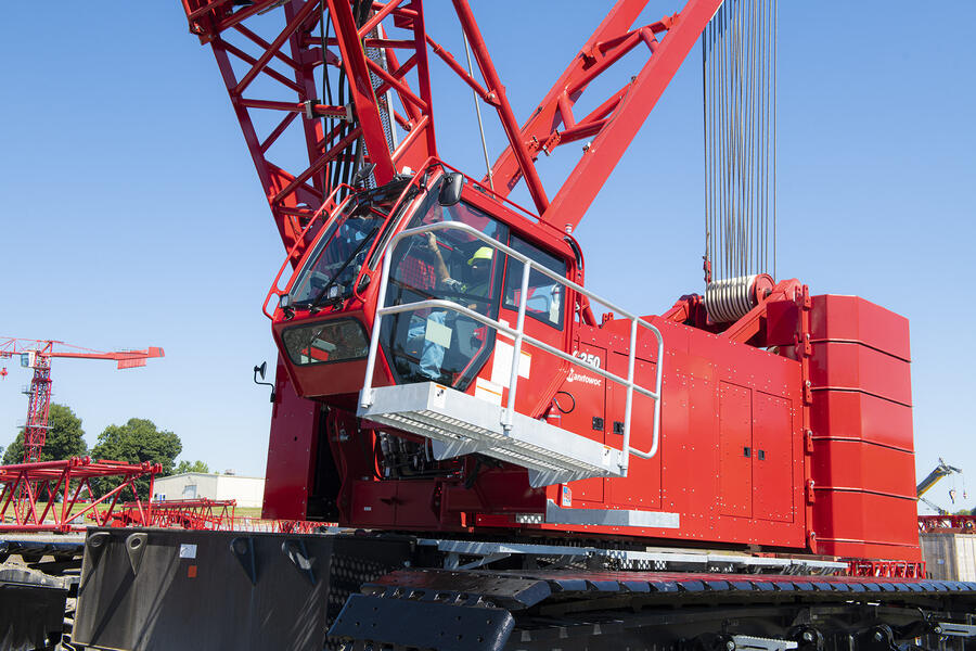 Manitowoc lattice-boom crawler crane